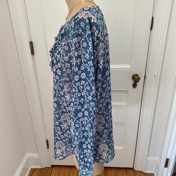 Beautiful Blue Floral LOFT Blouse -Size Medium - Picture 8 of 13